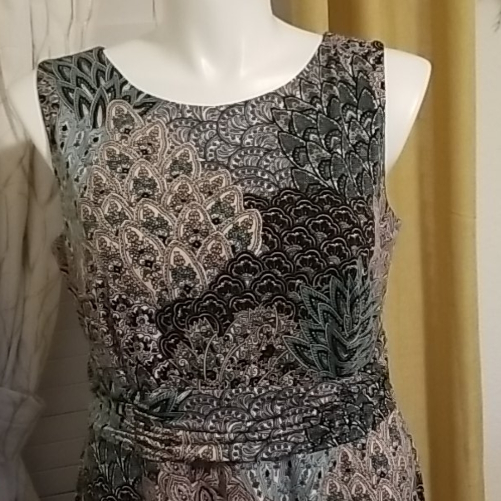 Muticolored dress in size 14 W.